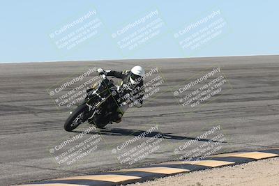 media/Oct-13-2025-Moto Forza (Mon) [[a66d839500]]/4-C Group/Session 2 (Bowl)/